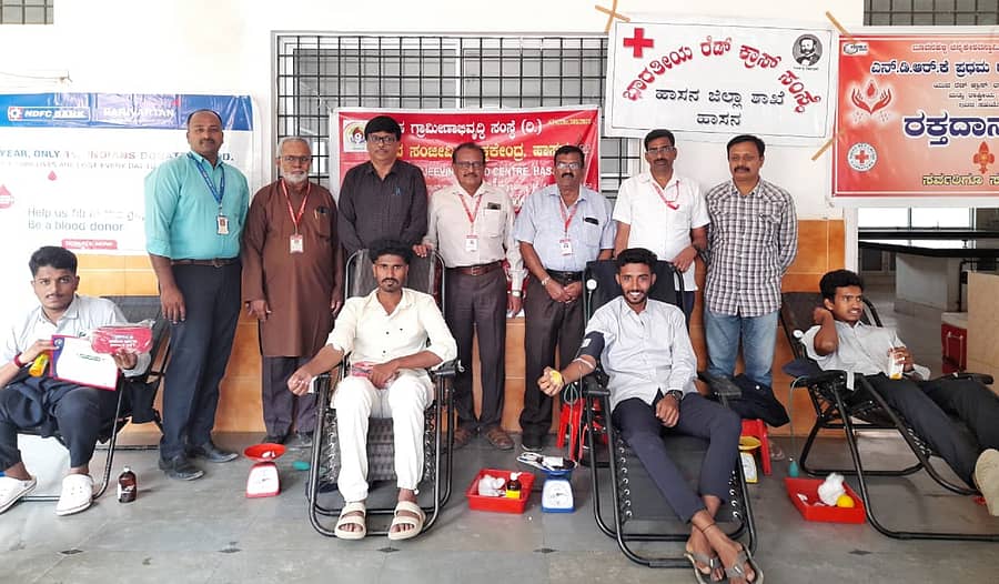 ಹಾಸನದ ಎನ್ಡಿಆರ್ಕೆ ಕಾಲೇಜಿನಲ್ಲಿ ರಕ್ತದಾನ ಶಿಬಿರ ನಡೆಯಿತು.