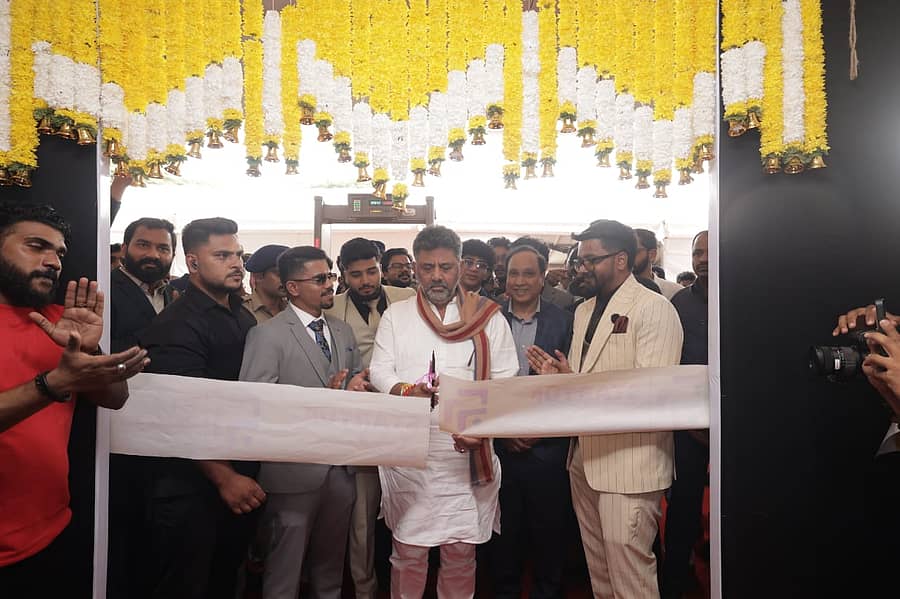 <div class="paragraphs"><p>‘ಸ್ಟಾರ್ಟ್ಅಪ್ ಪಾರ್ಕ್’ ಅನ್ನು ಡಿ.ಕೆ. ಶಿವಕುಮಾರ್ ಉದ್ಘಾಟಿಸಿದರು. ಶಫಿ ಶೌಕತ್ ಮತ್ತು ಉದ್ಯಮಿಗಳು ಉಪಸ್ಥಿತರಿದ್ದರು</p></div>