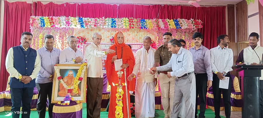 ಹೊನ್ನಾಳಿ ಎಸ್ಎಂಎಸ್ಎಫ್ ಕಾಲೇಜಿನಲ್ಲಿ ನಡೆದ ವಿವಿಧ ವೇದಿಕೆಗಳಿಗೆ ಚಾಲನೆ ಸಮಾರಂಭವನ್ನು ಚನ್ನಮಲ್ಲಿಕಾರ್ಜುನ ಶಿವಾಚಾರ್ಯ ಸ್ವಾಮೀಜಿ ಉದ್ಘಾಟಿಸಿದರು