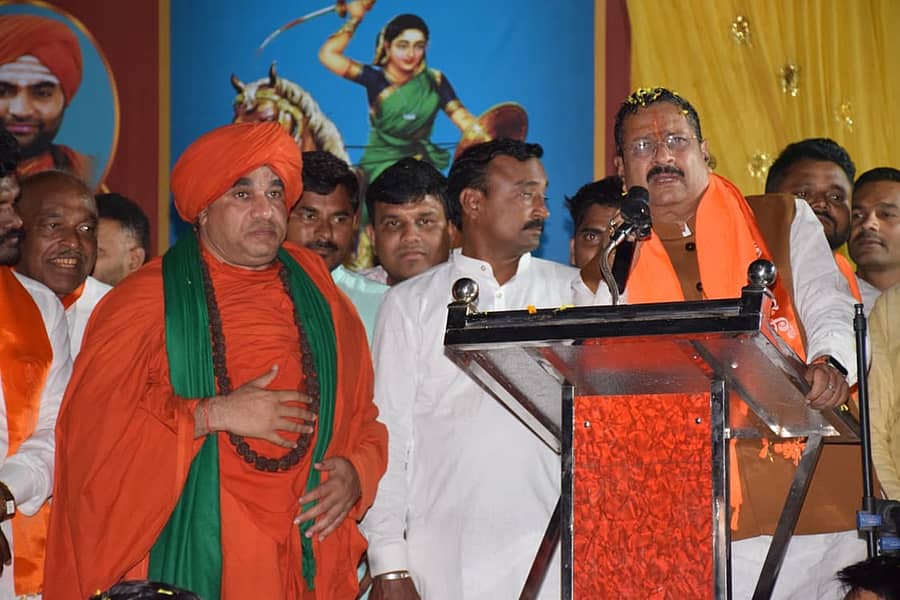 <div class="paragraphs"><p>ಗದಗ ನಗರದ ಹತ್ತಿಕಾಳು ಕೂಟದಲ್ಲಿ ಶನಿವಾರ ನಡೆದ ಕಿತ್ತೂರು ರಾಣಿ ಚನ್ನಮ್ಮ ವಿಜಯೋತ್ಸವ ಕಾರ್ಯಕ್ರಮದಲ್ಲಿ ಶಾಸಕ ಬಸನಗೌಡ ಪಾಟೀಲ ಯತ್ನಾಳ ಮಾತನಾಡಿದರು&nbsp;</p></div>