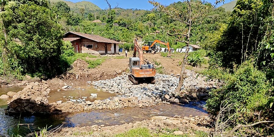 ಕಕ್ಕಬೆ ಗ್ರಾಮ ಪಂಚಾಯಿತಿಯ ನಾಲಡಿ ಗ್ರಾಮದ ಹೊಳೆಯಲ್ಲಿ ಸೇತುವೆ ನಿರ್ಮಾಣಕ್ಕೆ ಕಾಮಗಾರಿ ನಡೆಯುತ್ತಿದೆ