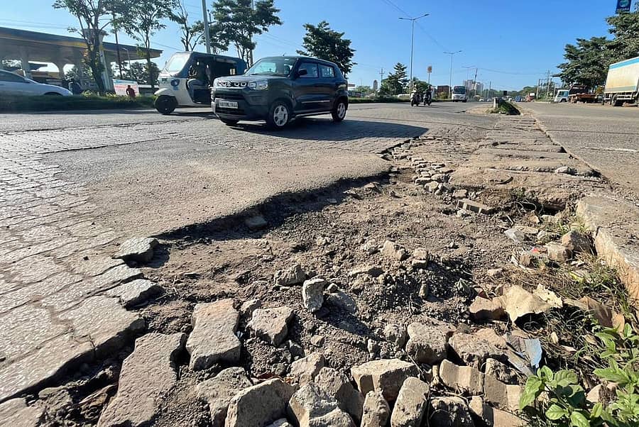 <div class="paragraphs"><p>ರಾಷ್ಟ್ರೀಯ ಹೆದ್ದಾರಿ ಬೈಕಂಪಾಡಿಯಲ್ಲಿ ಹೀಗಿದೆ ರಸ್ತೆ </p></div>