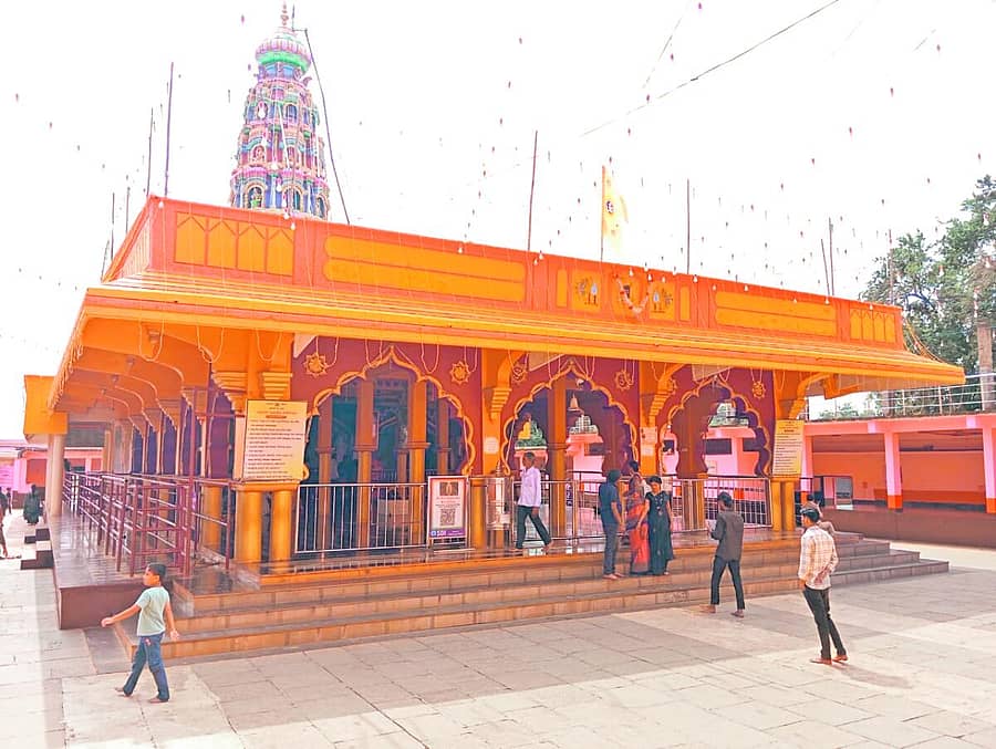 <div class="paragraphs"><p>ಹುಮನಾಬಾದ್ ತಾಲ್ಲೂಕಿನ ಹಳ್ಳಿಖೇಡ್ ಬಿ. ಪಟ್ಟಣದ ಸೀಮಿನಾಗನಾಥೇಶ್ವರ ದೇವಸ್ಥಾನ</p></div>