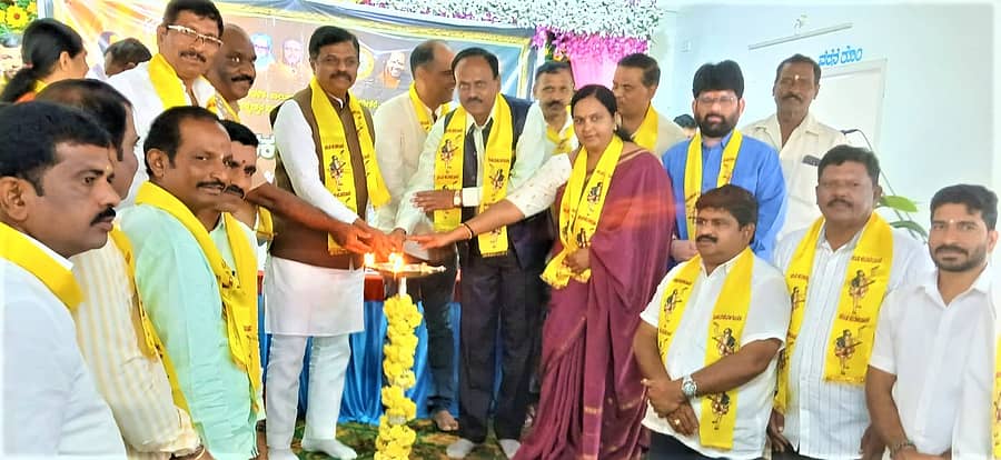 ತರೀಕೆರೆ ತಾಲ್ಲೂಕು ಆಡಳಿತ, ತಾಲ್ಲೂಕು ಪಂಚಾಯಿತಿ ಮತ್ತು ಪುರಸಭೆಯ ಆಶ್ರಯದಲ್ಲಿ ಕನಕದಾಸರ ಜಯಂತ್ಯುತ್ಸವ ನಡೆಯಿತು