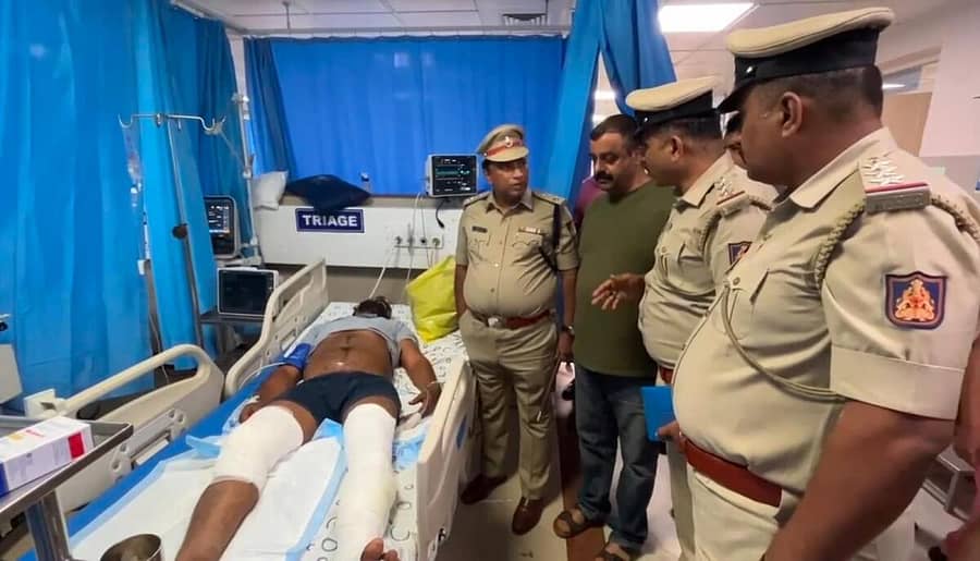 ಆನೇಕಲ್ ತಾಲ್ಲೂಕಿನ ಹೆಬ್ಬಗೋಡಿ ಪೊಲೀಸರು ಕೊಲೆ ಆರೋಪಿಗೆ ಗುಂಟೇಡು ಹೊಡೆದ ಹಿನ್ನೆಲೆಯಲ್ಲಿ ಡಿಸಿಪಿ ನಾರಾಯಣ್ ಅಧಿಕಾರಿಗಳಿಂದ ಮಾಹಿತಿ ಪಡೆದರು