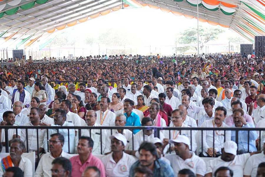 <div class="paragraphs"><p>ಕೂಡ್ಲಿಗಿಯಲ್ಲಿ ಭಾನುವಾರ ನಡೆದ 74 ಕೆರೆಗಳಿಗೆ ನೀರು ತುಂಬಿಸುವ ಯೋಜನೆಯ ಉದ್ಘಾಟನಾ ಕಾರ್ಯಕ್ರಮದಲ್ಲಿ ಸೇರಿದ್ದ ಜನಸ್ತೋಮ </p></div>