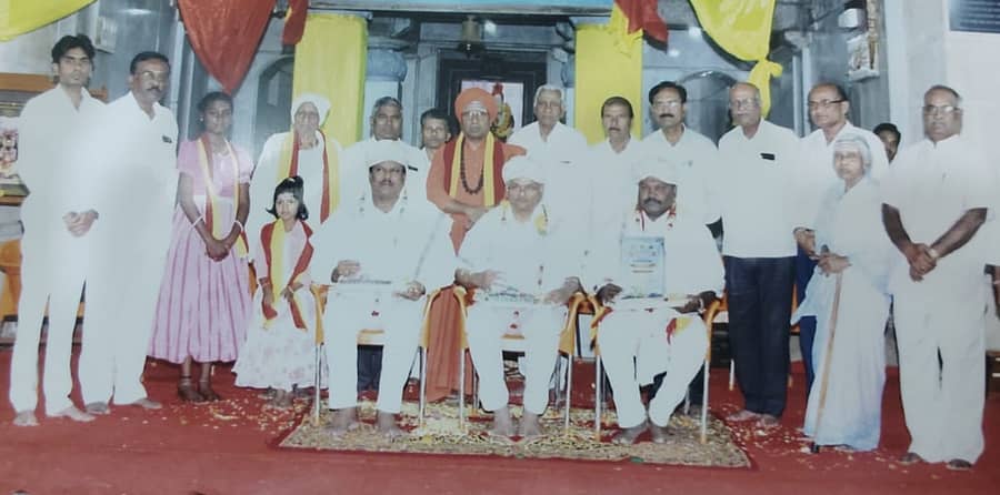 <div class="paragraphs"><p>ಗದಗ ನಗರದ ತೋಂಟದಾರ್ಯ ಮಠದಲ್ಲಿ ನಡೆದ ಶಿವಾನುಭವ ಕಾರ್ಯಕ್ರಮದಲ್ಲಿ ಹುಬ್ಬಳ್ಳಿ ಧಾರವಾಡ ಮಹಾನಗರಪಾಲಿಕೆ ನೀಡುವ ರಾಜ್ಯೋತ್ಸವ ‘ಧೀಮಂತ ಪ್ರಶಸ್ತಿ’ಗೆ ಭಾಜನರಾದ ಶಶಿಧರ ತೋಡಕರ</p></div>