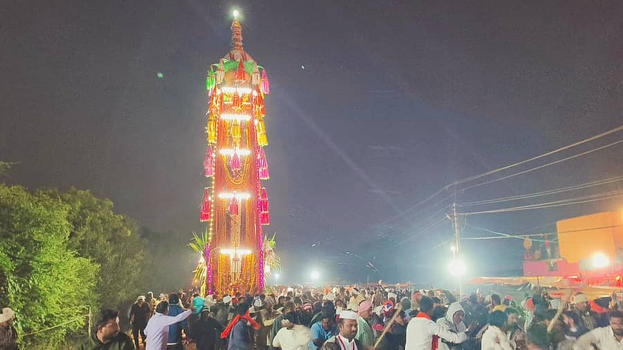 ಹುಮನಾಬಾದ್ ತಾಲ್ಲೂಕಿನ ಹಳ್ಳಿಖೇಡ್ ಬಿ.ಪಟ್ಟಣದ ಸೀಮಿನಾಗನಾಥೇಶ್ವರ ರಥೋತ್ಸವ ಜರುಗಿತು