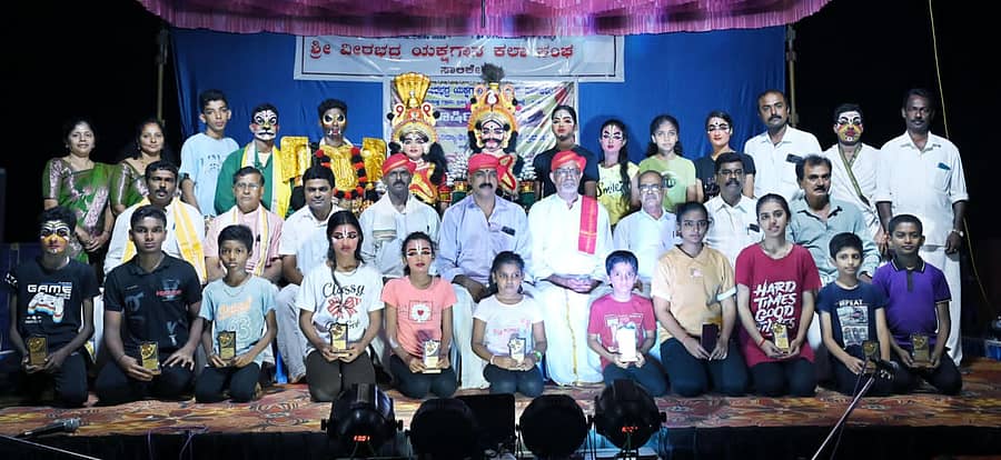 ಸಾಲಿಕೇರಿ ವೀರಭದ್ರ ಯಕ್ಷಗಾನ ಕಲಾ ಸಂಘದ ವಾರ್ಷಿಕೋತ್ಸವ ಮತ್ತು ವಿದ್ಯಾರ್ಥಿಗಳಿಂದ ಯಕ್ಷಗಾನ ಪ್ರದರ್ಶನ ನಡೆಯಿತು
