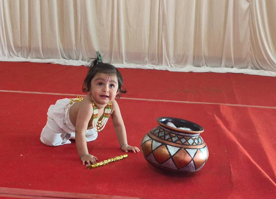 ಸಮರ್ಥ ಕನ್ನಡಿಗರು ಸಂಸ್ಥೆಯಿಂದ ಮಡಿಕೇರಿಯಲ್ಲಿ ನಡೆದ ಕಾರ್ಯಕ್ರಮದಲ್ಲಿ ಮಗುವೊಂದು ಕೃಷ್ಣನ ವೇಷದಲ್ಲಿ ಗಮನ ಸೆಳೆಯಿತು