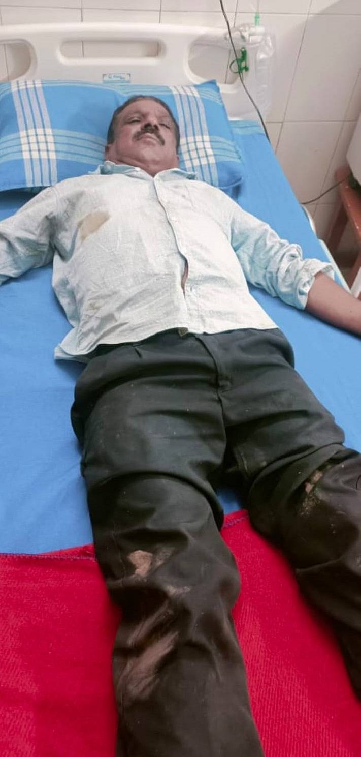 ವಿರಾಜಪೇಟೆ ಸಮೀಪದ ಬಿಳುಗುಂದ ವ್ಯಾಪ್ತಿಯ ಹೊಸಕೋಟೆಯಲ್ಲಿ ಕಾಡಾನೆ ದಾಳಿಯಿಂದ ಬೆಲ್ಲು ಪೂಣಚ್ಚ ಗಂಭೀರವಾಗಿ ಗಾಯಗೊಂಡಿದ್ದಾರೆ