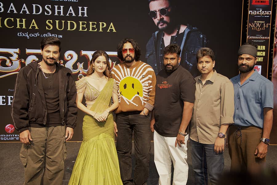 ‘ಗತವೈಭವ’ ಚಿತ್ರತಂಡದೊಂದಿಗೆ ಸುದೀಪ್‌ 