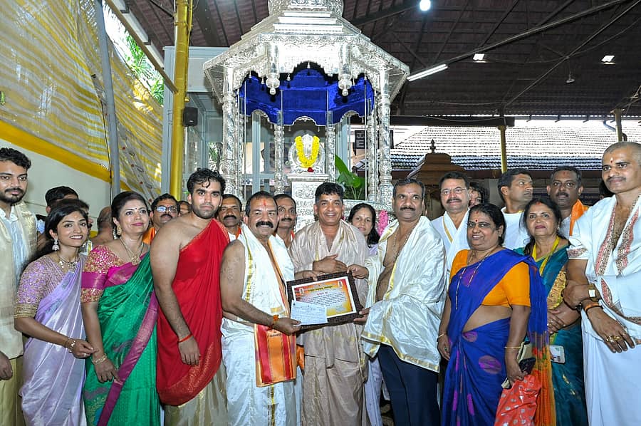 ಸುಬ್ರಹ್ಮಣ್ಯ ದೇವಸ್ಥಾನಕ್ಕೆ ಬೆಳ್ಳಿರಥ ಸಮರ್ಪಣೆ