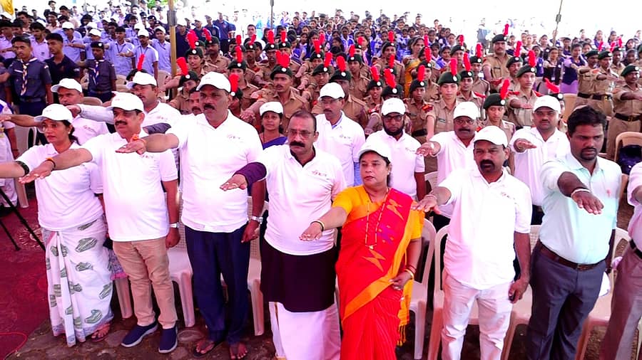 ಕಾರ್ಯಕ್ರಮದಲ್ಲಿ ಐಕ್ಯತೆ ಹಾಗೂ ಸಮಗ್ರತೆಯ ಪ್ರತಿಜ್ಞಾ ವಿಧಿ ಬೋಧಿಸಲಾಯಿತು