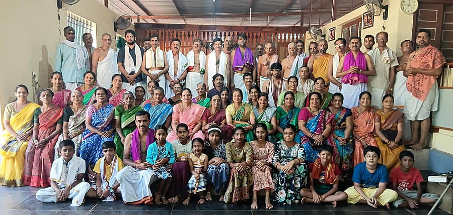 ಹೆಬ್ರಿ ಶ್ರೀ ಅನಂತಪದ್ಮನಾಭ ದೇವಸ್ಥಾನದಿಂದ ಗಿಲ್ಲಾಳಿ ಶ್ರೀವಿಶ್ವೇಶಕೃಷ್ಣ ಗೋಶಾಲೆಗೆ ಹೆಬ್ರಿ ಶ್ರೀ ಅನಂತಪದ್ಮನಾಭ ಪಾದಯಾತ್ರಾ ಸಮಿತಿ ವತಿಯಿಂದ ಭಾನುವಾರ ವಿಪ್ರ ಬಾಂಧವರಿಂದ ಪಾದಯಾತ್ರೆ ನಡೆಸಲಾಯಿತು.