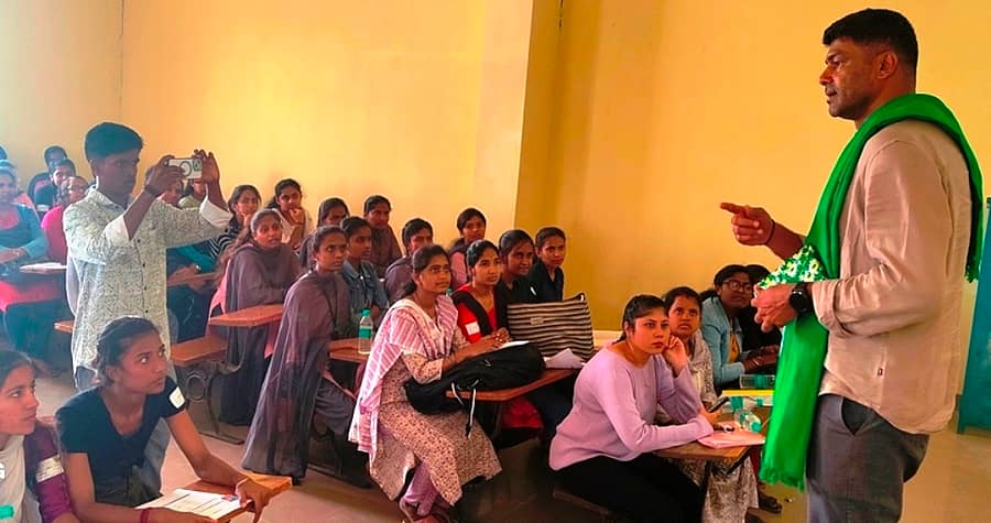 ಪಾಂಡವಪುರದಲ್ಲಿ ಪುಟ್ಟಣ್ಣಯ್ಯ ಫೌಂಡೇಶನ್ ಆಯೋಜಿಸಿದ್ದ ನೇಮಕಾತಿ ಅಭಿಯಾನದಲ್ಲಿ ಶಾಸಕ ದರ್ಶನ್ ಪುಟ್ಟಣ್ಣಯ್ಯ ಮಾತನಾಡಿದರು