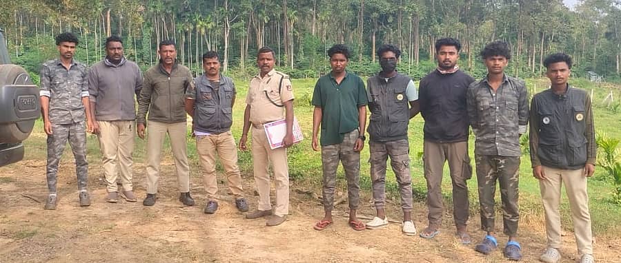 ಕಾಡನೆ ಕಾರ್ಯಾಚರಣೆಯಲ್ಲಿ ಪಾಲ್ಗೊಂಡಿದ್ದ ತಂಡ