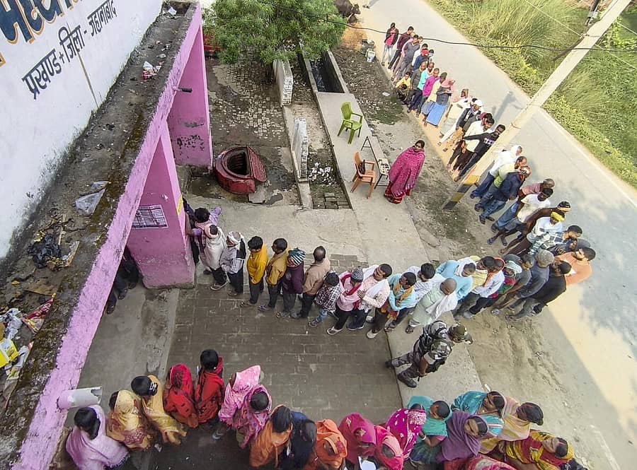 <div class="paragraphs"><p>ಬಿಹಾರದಲ್ಲಿ ನಡೆದ ಎರಡನೇ ಹಂತದ ಮತದಾನದಲ್ಲಿ&nbsp;ಮತದಾರರು ಉತ್ಸಾಹದಿಂದ ಬಂದು ಮತ ಚಲಾಯಿಸಿದರು</p></div>