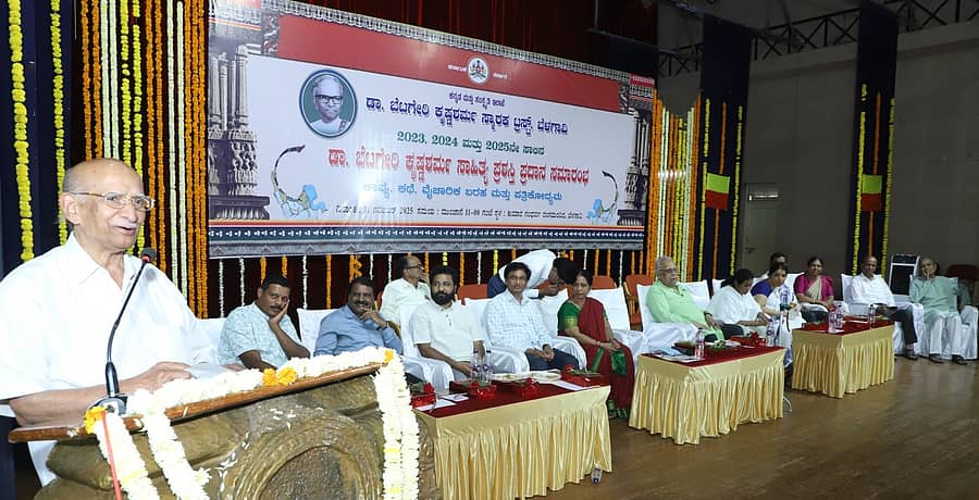 ಬೆಳಗಾವಿಯ ಕುಮಾರ ಗಂಧರ್ವ ರಂಗಮಂದಿರದಲ್ಲಿ ಮಂಗಳವಾರ ಹಮ್ಮಿಕೊಂಡಿದ್ದ ಕಾರ್ಯಕ್ರಮದಲ್ಲಿ ಜಿ.ರಾಮಕೃಷ್ಣ ಮಾತನಾಡಿದರು