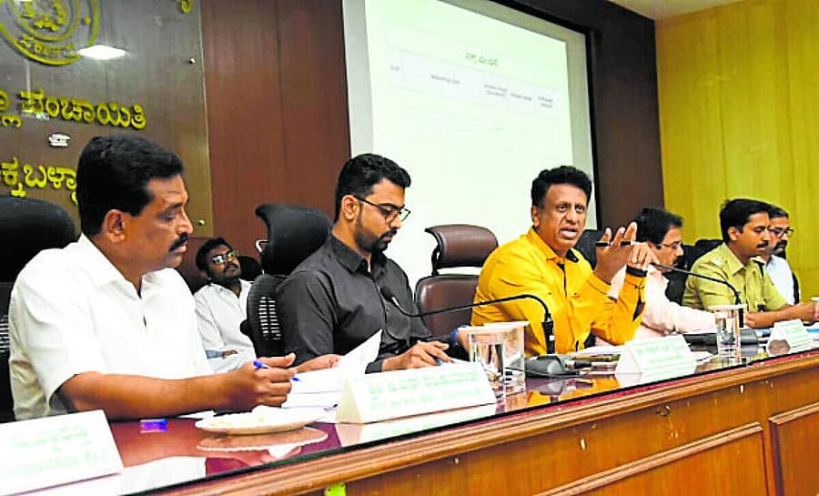 <div class="paragraphs"><p>ಚಿಕ್ಕಬಳ್ಳಾಪುರದಲ್ಲಿ ನಡೆದ ಸಭೆಯಲ್ಲಿ ಸಚಿವ ಡಾ.ಎಂ.ಸಿ.ಸುಧಾಕರ್ ಮಾತನಾಡಿದರು</p></div>