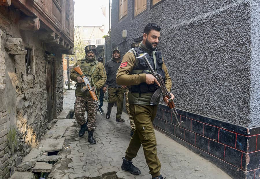 <div class="paragraphs"><p>ಜಮ್ಮುಕಾಶ್ಮೀರದಲ್ಲಿ&nbsp;ಭದ್ರತಾ ಪಡೆಗಳಿಂದ ಶೋಧ ಕಾರ್ಯಾಚರಣೆ</p></div>