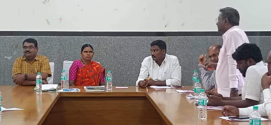 ಕುಕನೂರಿನ ಪ್ರವಾಸಿ ಮಂದಿರದಲ್ಲಿ ಪಟ್ಟಣ ಪಂಚಾಯಿತಿ ಸಾಮಾನ್ಯ ಸಭೆ ನಡೆಯಿತು