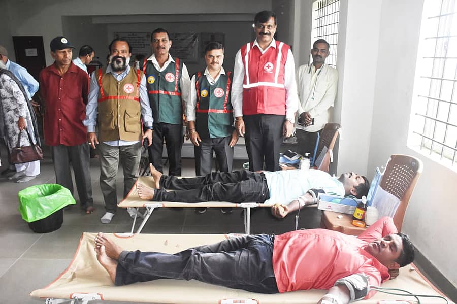 ಮಡಿಕೇರಿಯ ರೆಡ್ಕ್ರಾಸ್ ಭವನದಲ್ಲಿ ಬುಧವಾರ ರಕ್ತದಾನ ಮತ್ತು ಅಂಗಾಂಗ ದಾನ ನೋಂದಣಿಯ ಶಿಬಿರ ನಡೆಯಿತು