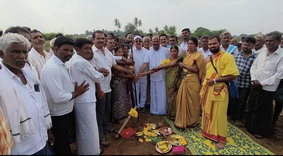 ಶಿರಾ ತಾಲ್ಲೂಕಿನ ಇನಕನಹಳ್ಳಿ ಸಮೀಪ ಬ್ರಿಡ್ಜ್ ಕಂ ಬ್ಯಾರೇಜ್ ನಿರ್ಮಾಣಕ್ಕೆ ಶಾಸಕ ಟಿ.ಬಿ.ಜಯಚಂದ್ರ ಶಂಕುಸ್ಥಾಪನೆ ನೆರವೇರಿಸಿದರು