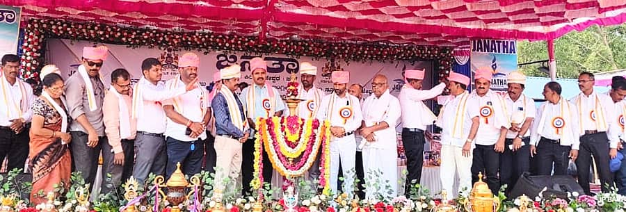 ಕುಂದಾಪುರ ಸಮೀಪದ ಹೆಮ್ಮಾಡಿಯ ಜನತಾ ಪದವಿ ಪೂರ್ವ ಕಾಲೇಜಿನಲ್ಲಿ ಬುಧವಾರ ಜಿಲ್ಲಾ ಮಟ್ಟದ ಕ್ರೀಡಾಕೂಟದ ಉದ್ಘಾಟನೆ ನಡೆಯಿತು.