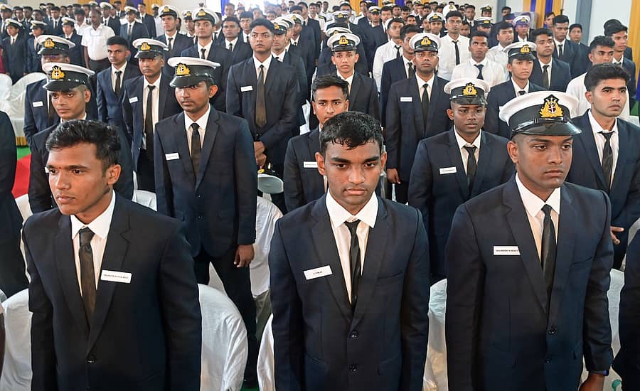 ಮಂಗಳೂರು ಮರೈನ್ ಕಾಲೇಜ್ ಆ್ಯಂಡ್ ಟೆಕ್ನಾಲಜಿಯ ನವೀಕೃತ ಕ್ಯಾಂಪಸ್ ಉದ್ಘಾಟನಾ ಕಾರ್ಯಕ್ರಮದಲ್ಲಿ ಭಾಗವಹಿಸಿದ್ದ ವಿದ್ಯಾರ್ಥಿ ಕೆಡೆಟ್ಗಳು : ಪ್ರಜಾವಾಣಿ ಚಿತ್ರ