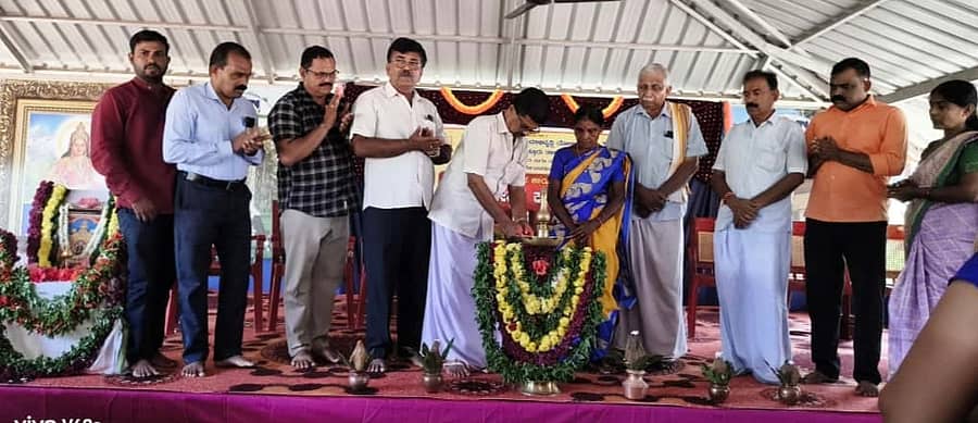 ಪುತ್ತೂರು ತಾಲ್ಲೂಕಿನ ಪಾಣಾಜೆಯ ಸಂತೃಪ್ತಿ ಜ್ಞಾನವಿಕಾಸ ಕೇಂದ್ರದ ವಾರ್ಷಿಕೋತ್ಸವವನ್ನು ರಣಮಂಗಳ ದೇವಸ್ಥಾನದ ಆಡಳಿತ ಮೊಕ್ತೇಸರ ಶ್ರೀಕೃಷ್ಣ ಬೊಳ್ಳಿಲ್ಲಾಯ ಕಡಮಾಜೆ ಉದ್ಘಾಟಿಸಿದರು