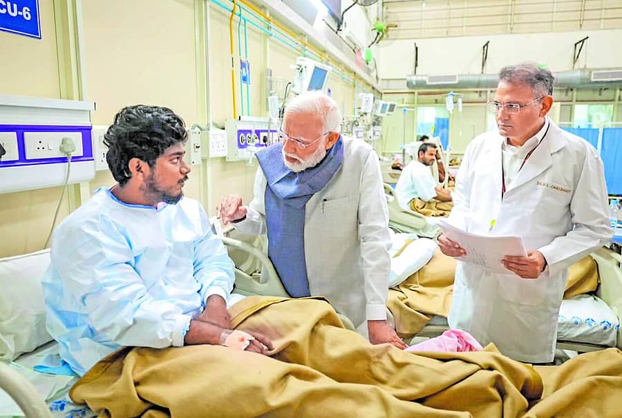 <div class="paragraphs"><p>ಪ್ರಧಾನಿ ನರೇಂದ್ರ ಮೋದಿ ಅವರು ಕಾರು ಸ್ಫೋಟದಲ್ಲಿ ಗಾಯಗೊಂಡವರ ಆರೋಗ್ಯ ವಿಚಾರಿಸಿದರು</p></div>