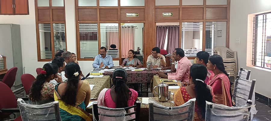 ಒಳಮೊಗ್ರು ಗ್ರಾಮ ಪಂಚಾಯಿತಿಯ ಸಾಮಾನ್ಯ ಸಭೆಯು ಅಧ್ಯಕ್ಷೆ ತ್ರಿವೇಣಿ ಪಲ್ಲತ್ತಾರು ಅಧ್ಯಕ್ಷತೆಯಲ್ಲಿ ನಡೆಯಿತು