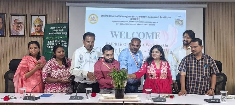 ಕುಶಾಲನಗರ ಪುರಸಭೆಯಲ್ಲಿ ಗುರುವಾರ ಏರ್ಪಡಿಸಿದ್ದ ಕಾರ್ಯಾಗಾರವನ್ನು ಮುಖ್ಯಶಿಕ್ಷಕ ಟಿ.ಜಿ.ಪ್ರೇಮಕುಮಾರ್ ಉದ್ಘಾಟಿಸಿದರು