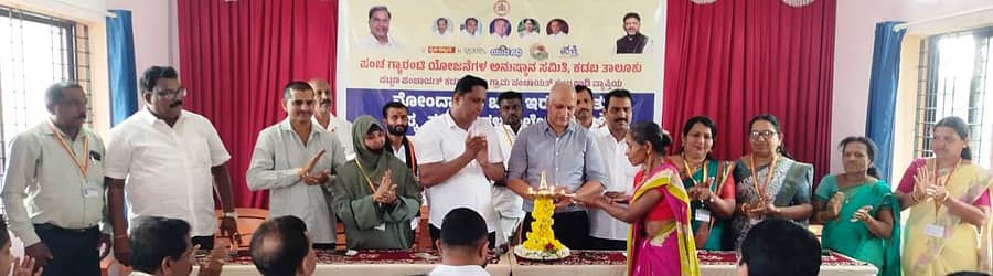 ಕಡಬ ತಾಲ್ಲೂಕು ಗ್ಯಾರಂಟಿ ಯೋಜನೆಗಳ ನೋಂದಣಿ, ತಿರಸ್ಕೃತ ಅರ್ಜಿಗಳ ವಿಲೇವಾರಿ ಶಿಬಿರವನ್ನು ಫಲಾನುಭವಿ ಗುಲಾಬಿ ಜಗನ್ನಾಥ ಉದ್ಘಾಟಿಸಿದರು