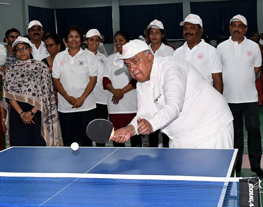 <div class="paragraphs"><p>ಕರ್ನಾಟಕ ರಾಜ್ಯ ರಸ್ತೆ ಸಾರಿಗೆ ನಿಗಮದ ಕ್ರೀಡಾಕೂಟ ಉದ್ಘಾಟನಾ ಕಾರ್ಯಕ್ರಮದಲ್ಲಿ ರಾಮಲಿಂಗಾರೆಡ್ಡಿ ಟೇಬಲ್ ಟೆನಿಸ್ ಆಡಿ ಚಾಲನೆ ನೀಡಿದರು </p></div>