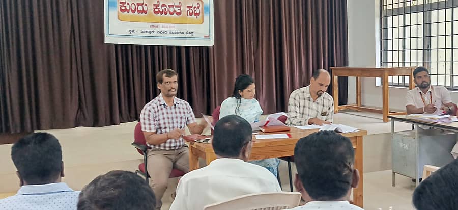 ಕೊಪ್ಪ ತಹಶೀಲ್ದಾರ್ ಲಿಖಿತ ಮೋಹನ್ ಅವರ ಅಧ್ಯಕ್ಷತೆಯಲ್ಲಿ ಪರಿಶಿಷ್ಟ ಜಾತಿ, ಪರಿಶಿಷ್ಟ ಪಂಗಡದವರ ಕುಂದು ಕೊರತೆ ಆಲಿಸುವ ಸಭೆ ನಡೆಯಿತು