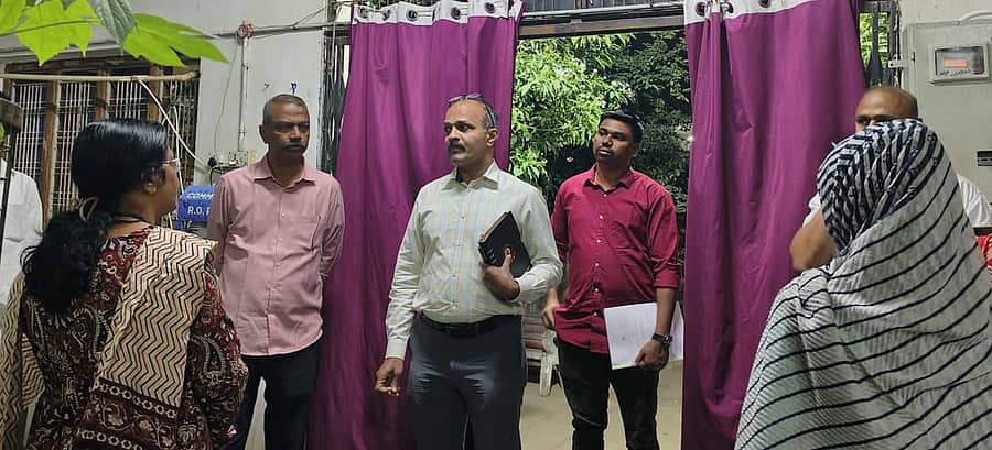 ಲೋಕಾಯುಕ್ತ ಅಧಿಕಾರಿಗಳ ತಂಡ ಕಲಬುರಗಿಯ ವಸತಿ ನಿಲಯಕ್ಕೆ ಭೇಟಿ ನೀಡಿ ಪರಿಶೀಲಿಸಿತು