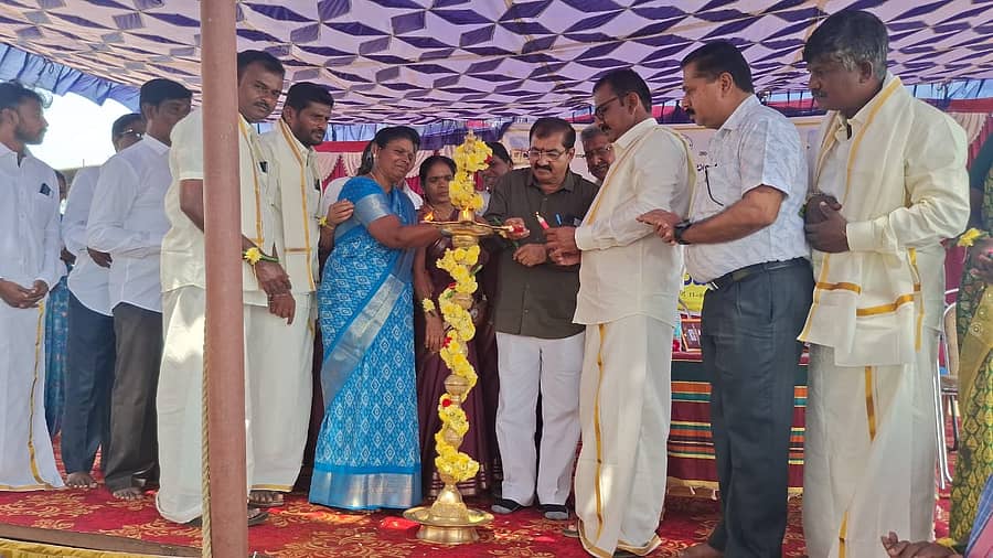 ಕಡರನಾಯ್ಕನಹಳ್ಳಿ ಸಮೀಪದ ಉಕ್ಕಡಗಾತ್ರಿ ಗ್ರಾಮದಲ್ಲಿ ಶಾಸಕ ಬಿ.ಪಿ. ಹರೀಶ್ ನೂತನ ಗ್ರಾಮ ಪಂಚಾಯಿತಿ ಕಟ್ಟಡ ಉದ್ಘಾಟಿಸಿದರು