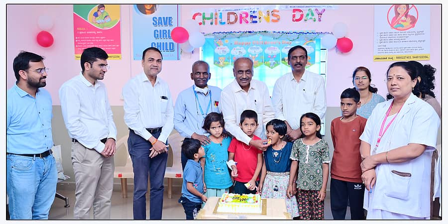 <div class="paragraphs"><p>ಬಾಗಲಕೋಟೆಯ ಎಸ್.ನಿಜಲಿಂಗಪ್ಪ ಮೆಡಿಕಲ್ ಕಾಲೇಜಿನಲ್ಲಿ ಶುಕ್ರವಾರ ಆಯೋಜಿಸಿದ್ದ ಮಕ್ಕಳ ದಿನಾಚರಣೆ ಕಾರ್ಯಕ್ರಮವನ್ನು ವೈದ್ಯಕೀಯ ಕಾಲೇಜುಗಳ ಆಡಳಿತ ಮಂಡಳಿ ಕಾರ್ಯಾಧ್ಯಕ್ಷ ಅಶೋಕ ಸಜ್ಜನ ಉದ್ಘಾಟಿಸಿದರು </p></div>