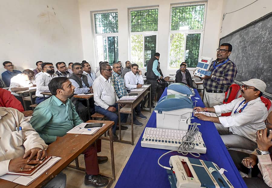 <div class="paragraphs"><p>ಬಿಹಾರದ ಮತ ಎಣಿಕೆ ಕೇಂದ್ರ</p></div>