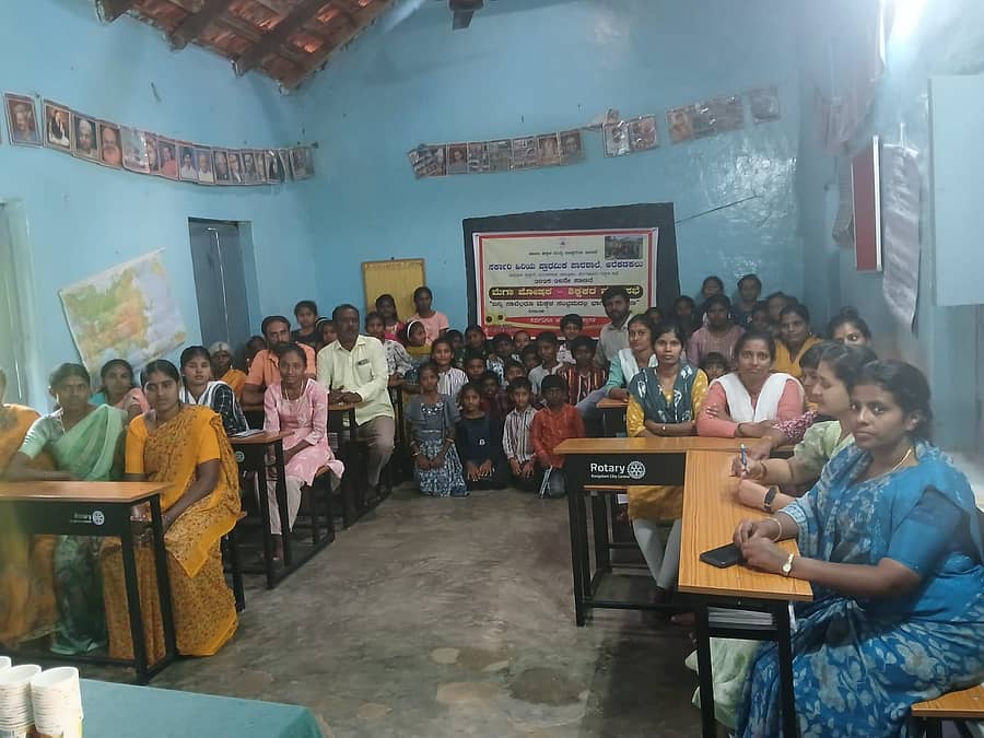 <div class="paragraphs"><p>ಹಾರೋಹಳ್ಳಿ ತಾಲೂಕಿನ ಅರೆಕಡುಕಲು ಗ್ರಾಮದ ಸರ್ಕಾರಿ ಹಿರಿಯ ಪ್ರಾಥಮಿಕ ಶಾಲೆಯ ಮಕ್ಕಳ ದಿನಾಚರಣೆ ಆಚರಣೆ ಮಾಡಲಾಯಿತು</p></div>