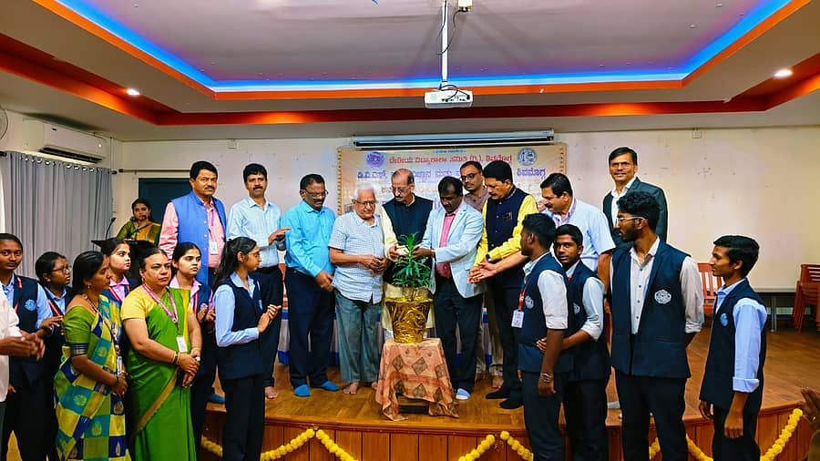 ಶಿವಮೊಗ್ಗದ ಡಿವಿಎಸ್ ಕಾಲೇಜಿನಲ್ಲಿ ನಡೆದ ಕಾರ್ಯಕ್ರಮವನ್ನು ಎಚ್.ಆರ್.ಶಂಕರನಾರಾಯಣ ಶಾಸ್ತ್ರಿ ಉದ್ಘಾಟಿಸಿದರು