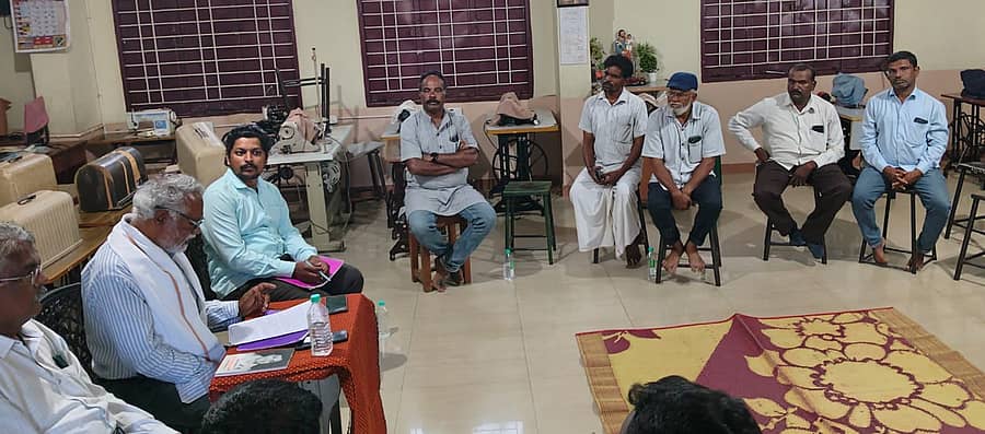 ಚಾಮರಾಜನಗರದ ಸಂತ ಜೋಸೆಫರ ಶಾಲೆಯ ಆವರಣದಲ್ಲಿ ಅಭ್ಯಾಸಿ ಟ್ರಸ್ಟ್ ವತಿಯಿಂದ ಬುಧವಾರ ರಂಗಪೂರ್ವ ಅವಲೋಕನ ಕಾರ್ಯಕ್ರಮ ನಡೆಯಿತು