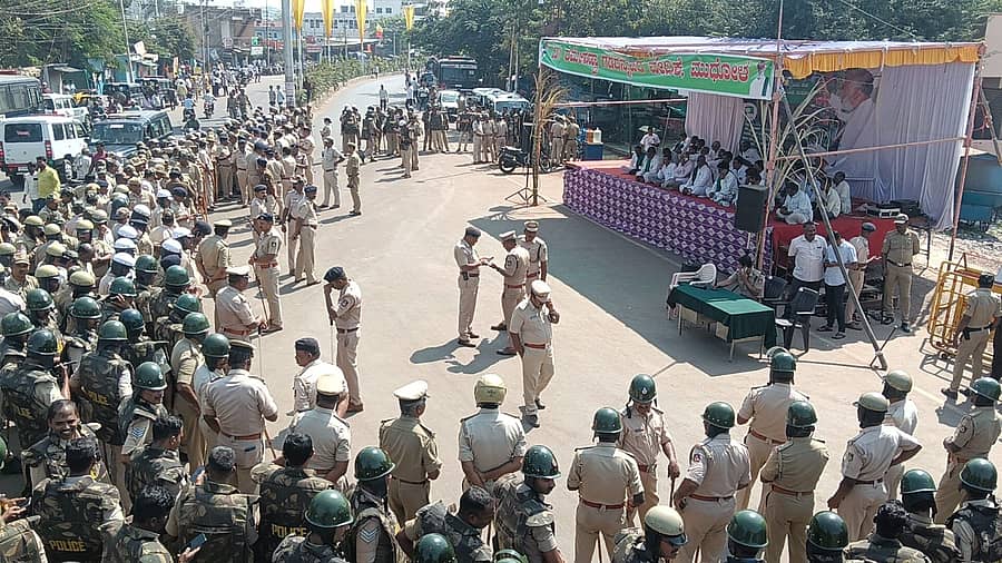 <div class="paragraphs"><p>ಪ್ರತಿಭಟನೆ</p></div>