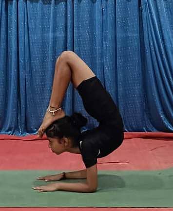 ಪಿಂಛವೃಚಿಕಾಸ ಭಂಗಿಯಲ್ಲಿ ಪೂಣಂ