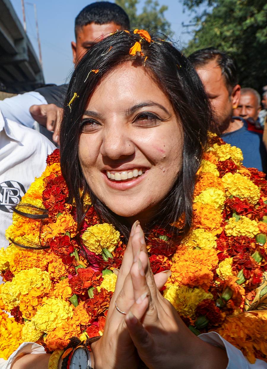 <div class="paragraphs"><p>ಜಮ್ಮುವಿನ ನಗ್ರೋಟಾ ವಿಧಾನಸಭಾ ಕ್ಷೇತ್ರದಲ್ಲಿ ಬಿಜೆಪಿಯ ದೇವ್ಯಾನಿ ರಾಣಾ ಗೆಲುವಿನ ಬಳಿಕ ಸಂಭ್ರಮಿಸಿದರು</p></div>