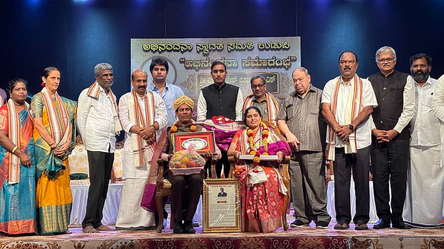 ಕಾರ್ಯಕ್ರಮದಲ್ಲಿ ಎಚ್. ರಾಜೇಶ್ ಪ್ರಸಾದ್, ಉಷಾ ದಂಪತಿಯನ್ನು ಸನ್ಮಾನಿಸಲಾಯಿತು