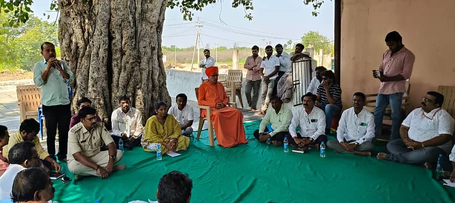 ಲಿಂಗಸುಗೂರು ಪುರಸಭೆ ವ್ಯಾಪ್ತಿಯ ಕಸಬಾಲಿಂಗಸುಗೂರು ಗ್ರಾಮದಲ್ಲಿ ಕುಪ್ಪಿಭೀಮದೇವರ ಜಾತ್ರಾಮಹೋತ್ಸವ ಪ್ರಯುಕ್ತ ಪೂರ್ವಭಾವಿ ಸಭೆ ನಡೆಯಿತು.