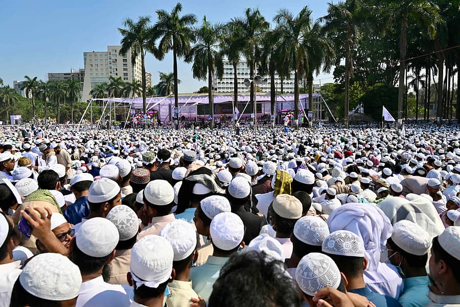 ಇಸ್ಲಾಮಿಕ್ ಬಲಪಂಥೀಯ ಸಂಘಟನೆಯು ಢಾಕಾದಲ್ಲಿ ಶನಿವಾರ ಆಯೋಜಿಸಿದ್ದ ರ್ಯಾಲಿಯಲ್ಲಿ ಅಹಮದೀಯರನ್ನು ನಾಸ್ತಿಕರು ಎಂದು ಘೋಷಿಸಬೇಕು ಎಂದು ಪ್ರತಿಭಟನೆ ನಡೆಸಿದರು ಎಎಫ್ಪಿ ಚಿತ್ರ